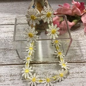🌸[2/$30.00]🌸 Daisies Choker with Earrings Set